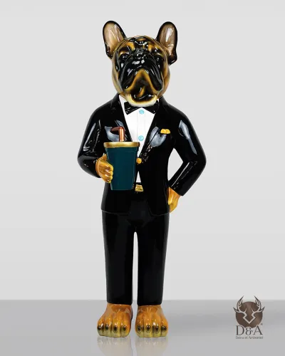 Chimère Bulldog en costume avec tasse
