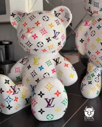 Statue d'un Ourson Louis Vuitton Monogrammes en couleur