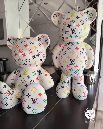 Statue d'un Ourson Louis Vuitton Monogrammes en couleur