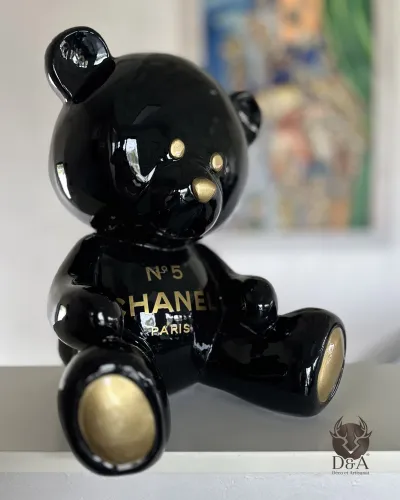 Statua decorativa in resina raffigurante un orsacchiotto seduto personalizzato Chanel