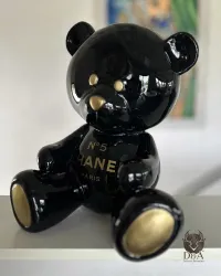 Statua decorativa in resina raffigurante un orsacchiotto seduto personalizzato Chanel