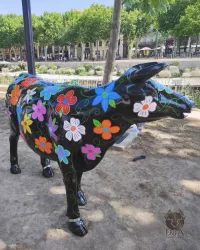 Animales | Vaca NEGRA Flores multicolores para tu decoración