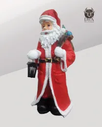 Harzstatue eines Weihnachtsmannes mit einer XL-Lampe