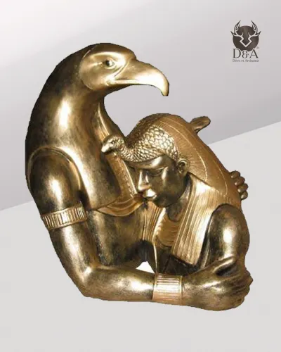 Pharaon avec un aigle