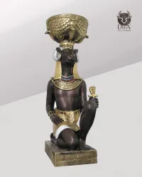 Vaso de flores em forma de búfalo, decoração egípcia.