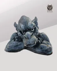 Gargoyle with crossed arms - Fantasy decor