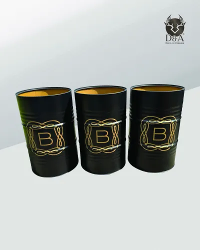 Vaso da fiori con decorazioni industriali