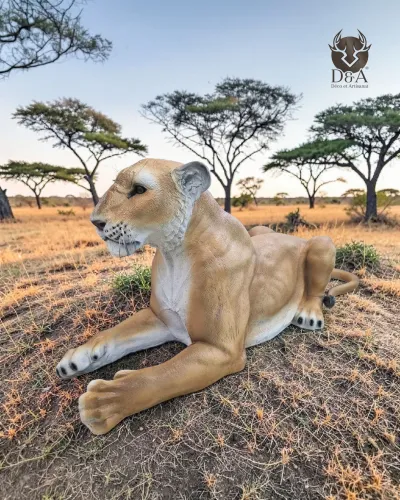 Lionne couchée - Animaux réaliste en résine