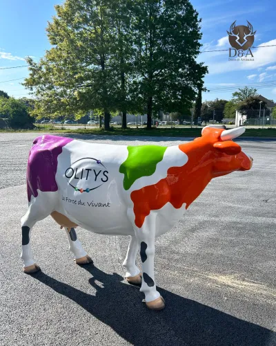 Life-size cow customized according to your graphic charter or logo
