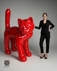 Harzstatue einer großen orangefarbenen Katze in 25 Farben erhältlich