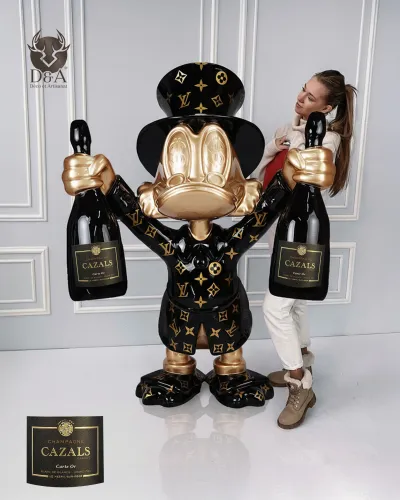 Scrooge McDuck v obleki Vuitton s šampanjcem - višina 170 cm