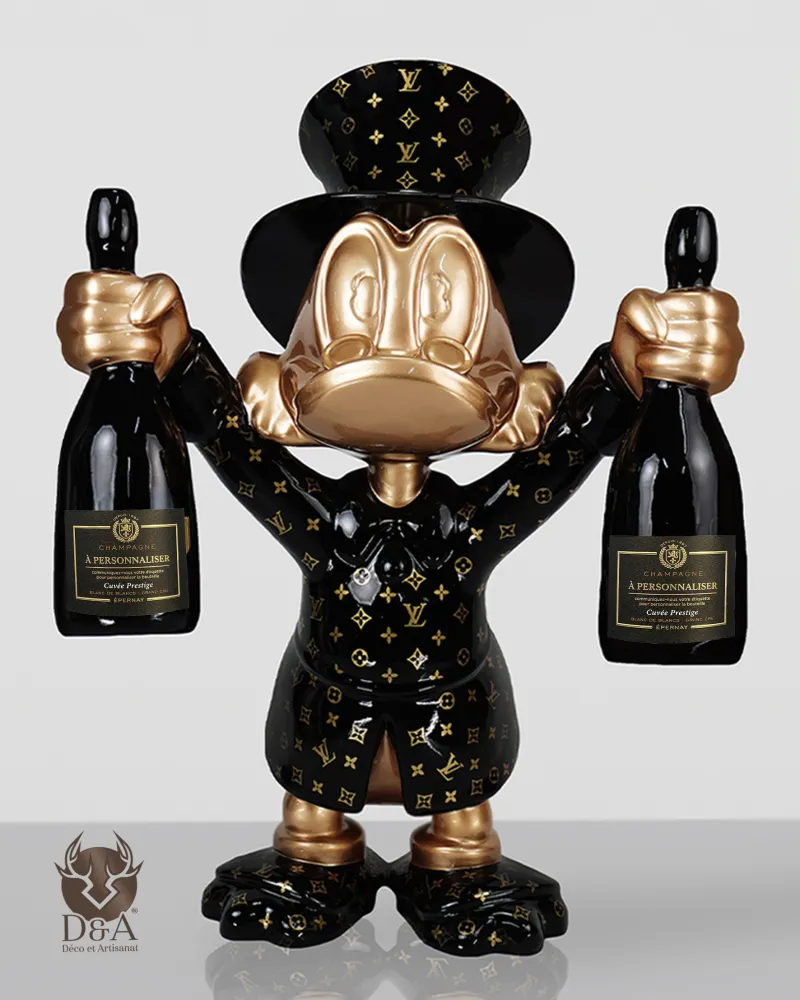 El Tío Gilito con un traje de Louis Vuitton y champán, crémant o Prosecco.