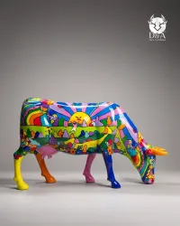 Levensgrote koe van hars - Psychedelische pop & kleurrijke sculptuur