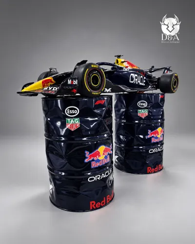 Red Bull Racing Formula 1 set + 2 decorative metal drums