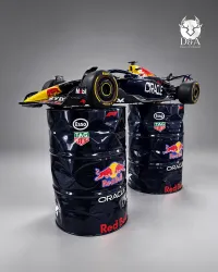 Red Bull Racing Formule 1 set + 2 decoratieve metalen trommels