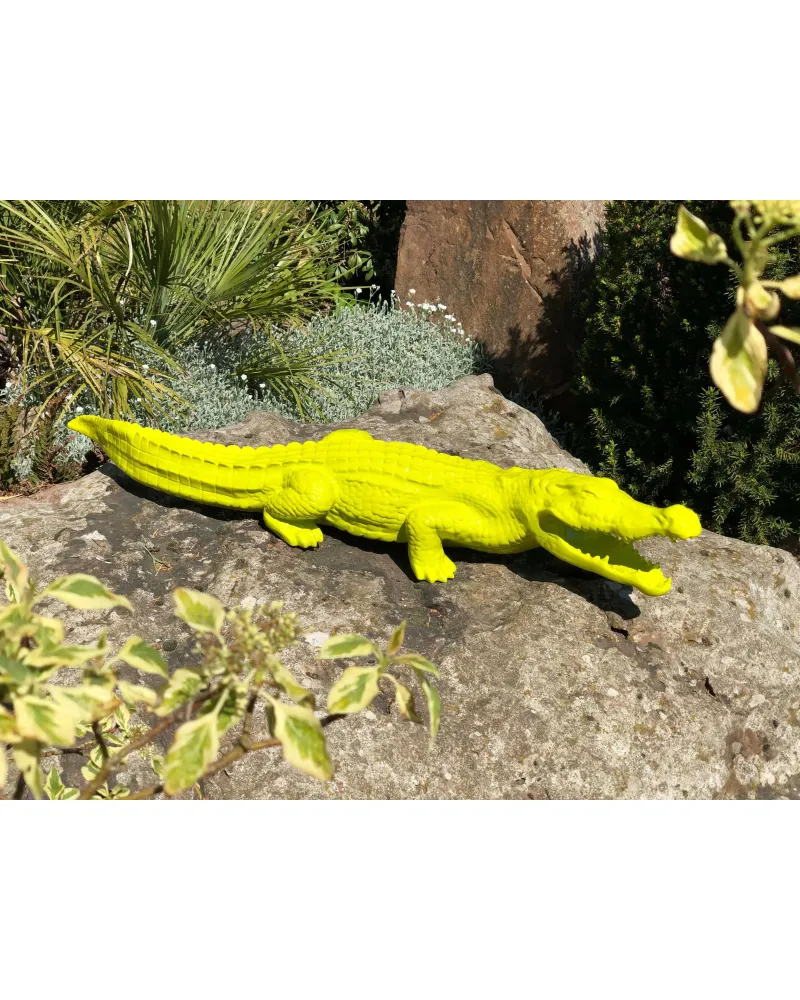 Statue d'un Crocodile L couleur Anis en résine, résistant au gel, à la pluie et au soleil. Statue d'un Crocodile L couleur Anis en résine, résistant au gel, à la pluie et au soleil.