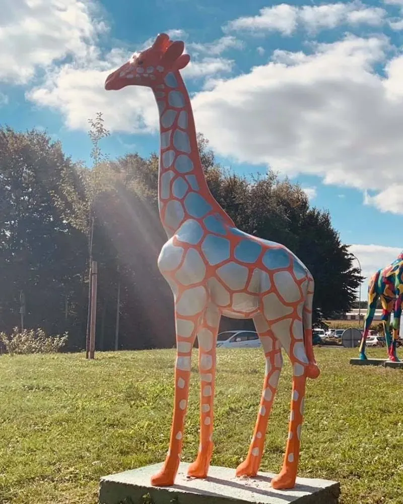 Girafe XL Argent en résine polyester résistant au gel, pluie et au soleil. Déco et Artisanat - 1 Girafe XL Argent en résine polyester résistant au gel, pluie et au soleil. Déco et Artisanat - 1